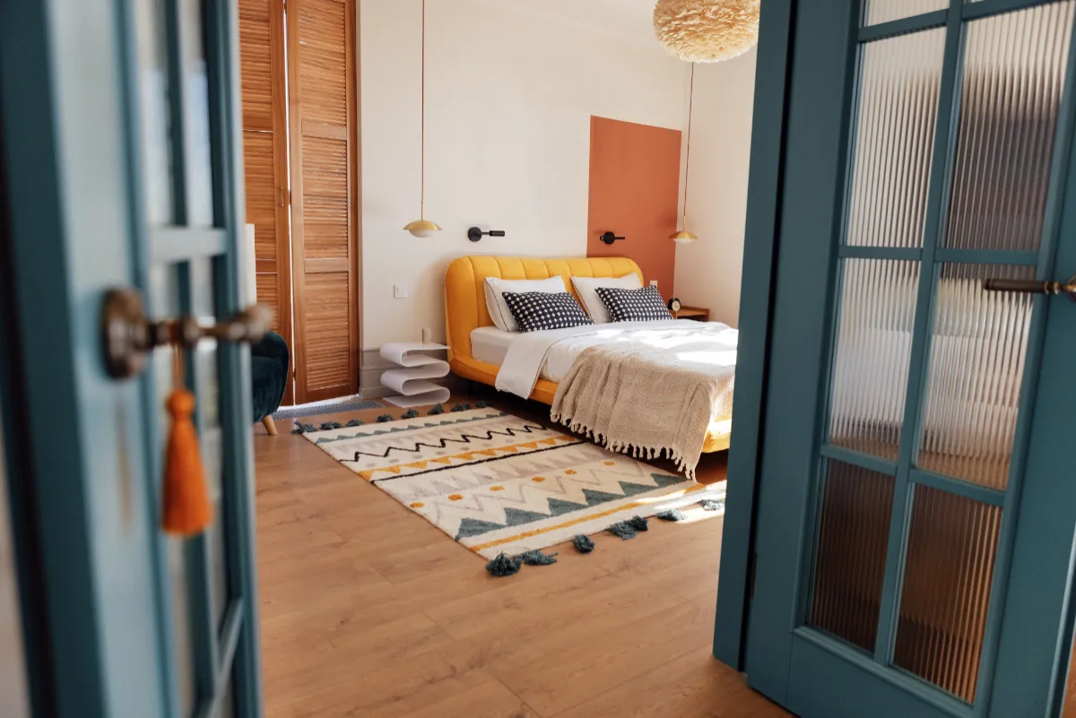 reformas integrales Pallejà - Reformas en el Baix Llobregat Tot Construccions RYR - habitación dormitorio estilo moderno fresco y madera