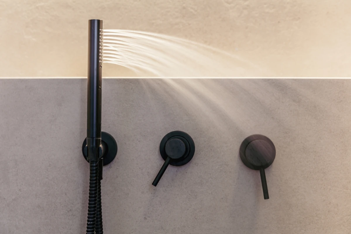 cambio de bañera por plato de ducha en Badalona y Baix Llobregat ducha detalle mandos y grifería