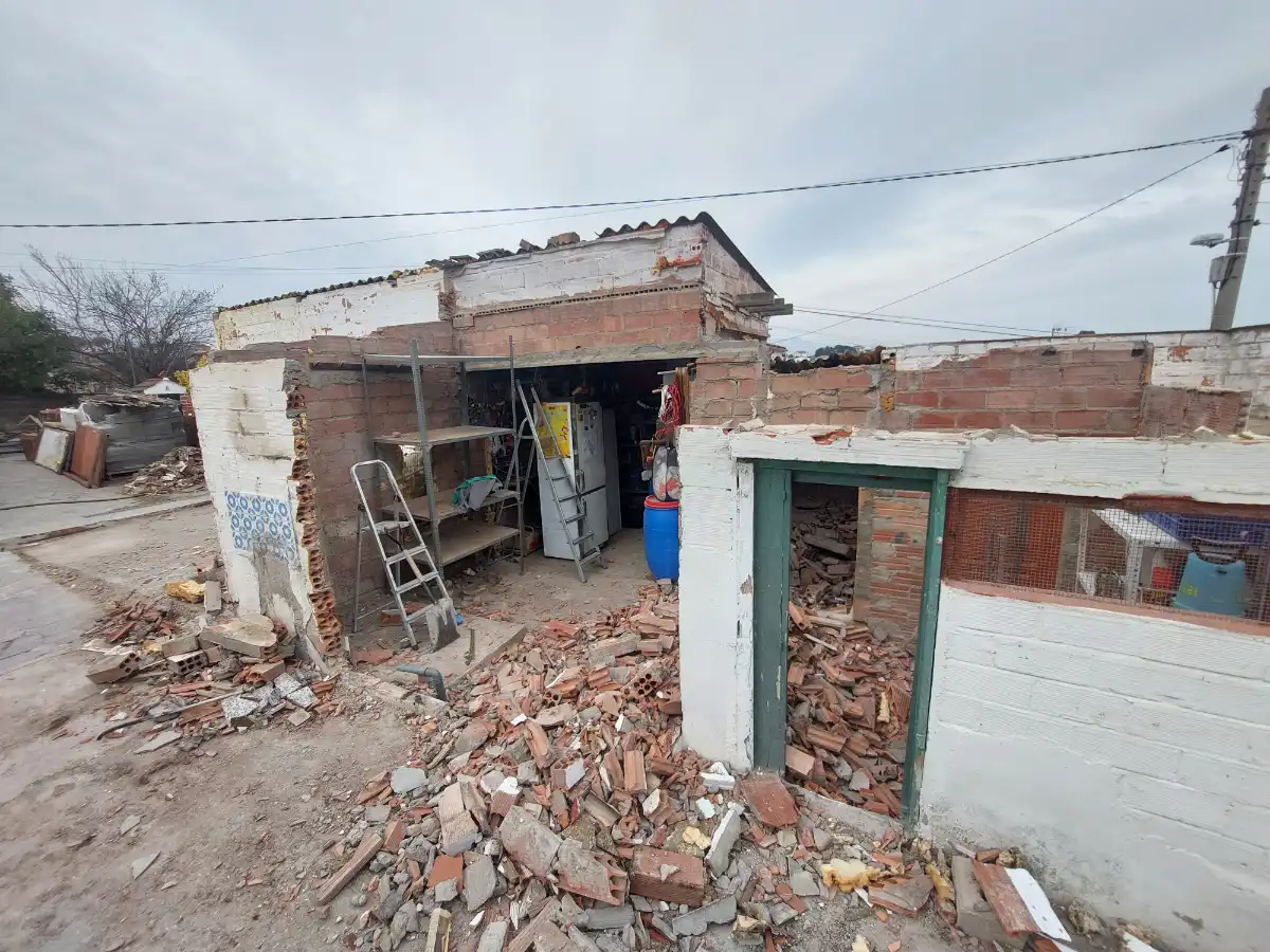 Derribo Y Saneamiento De Casa Antigua A Mejorare Y Rehacer Por Completo En Piera