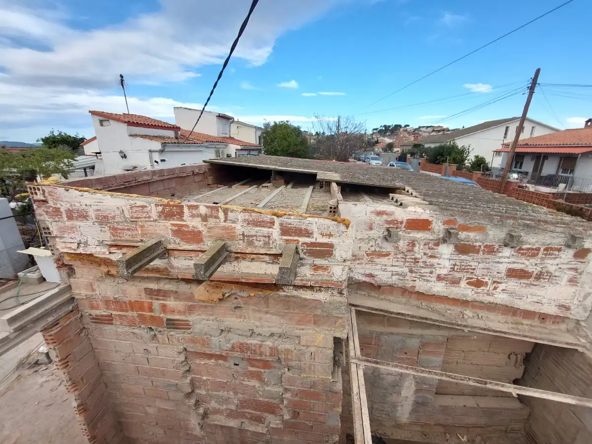Exterior De Casa En Piera Comenzando A Rehabilitar Parte No Aprovechable Tirada Abajo Baix Llobregat 5