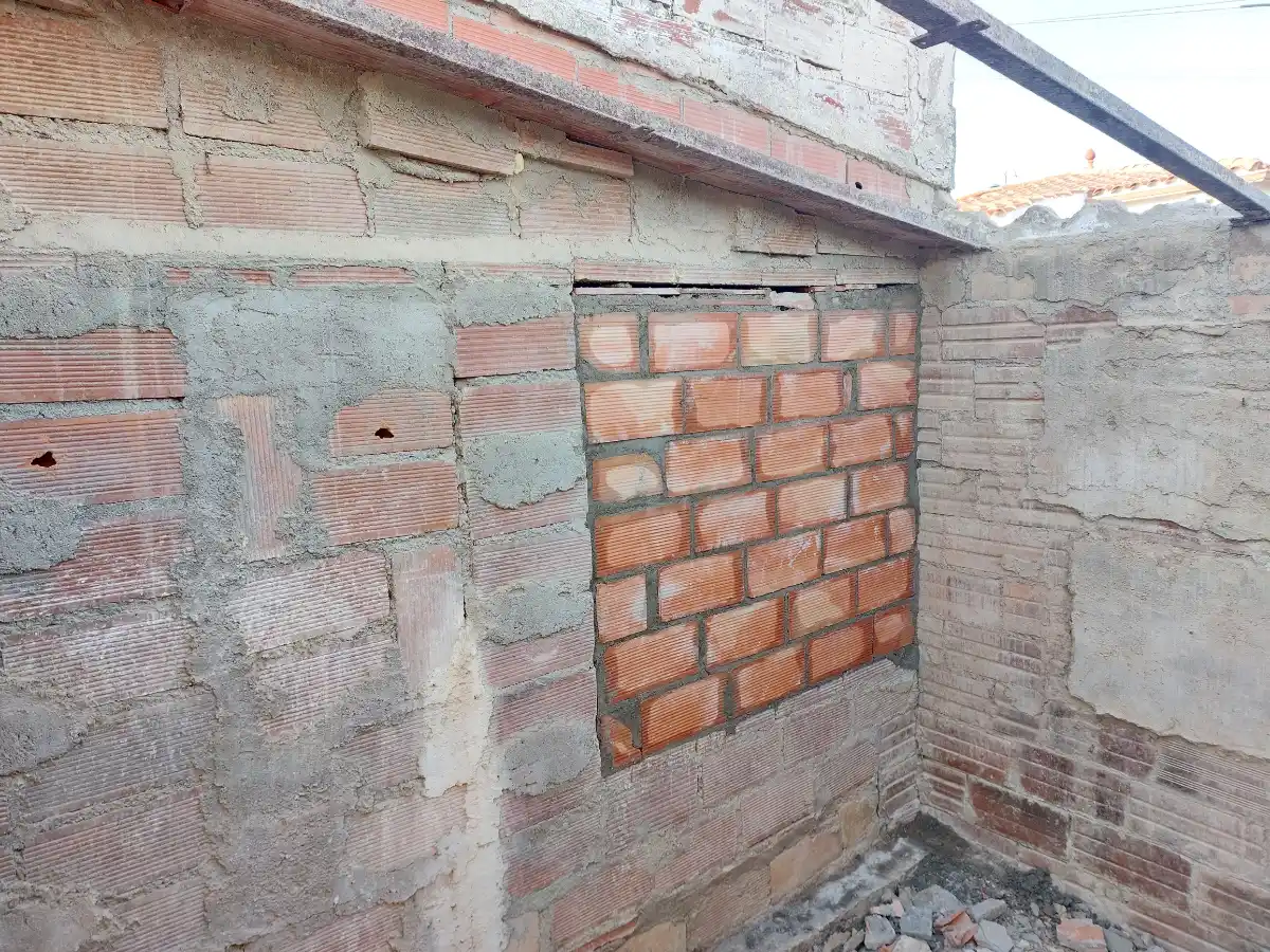 Exterior De Casa En Piera Comenzando A Rehabilitar Parte No Aprovechable Tirada Abajo Baix Llobregat 7