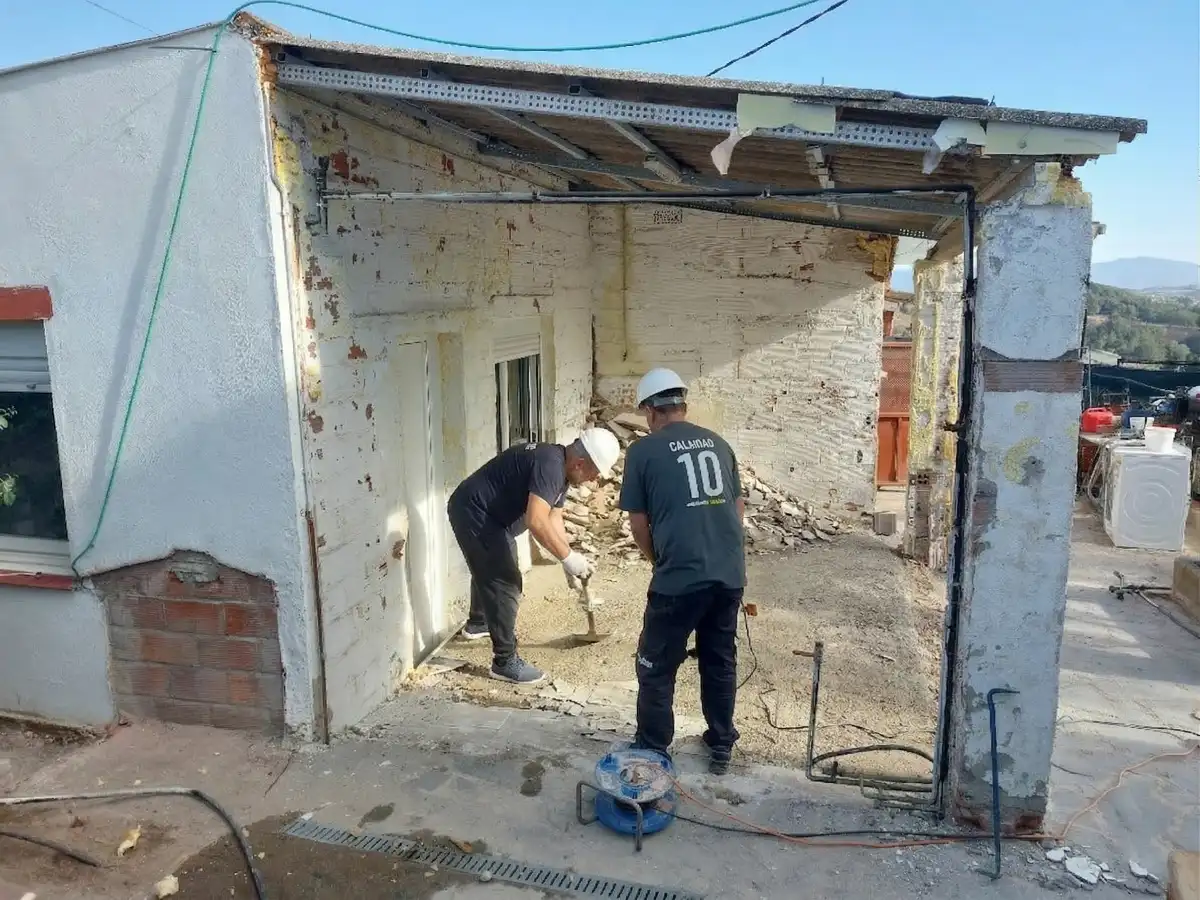 Exterior De Casa En Piera Comenzando La Reahbilitar Baix Llobregat