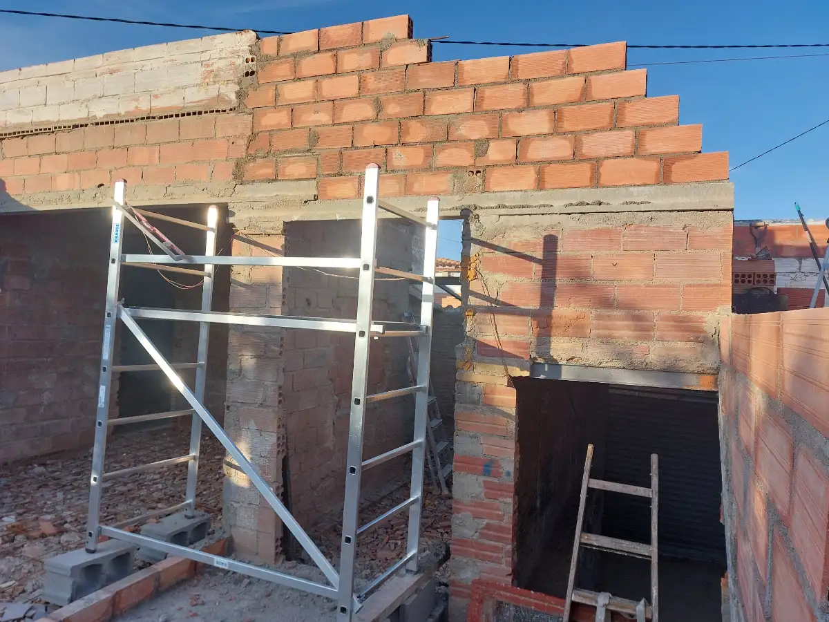 Exterior De Casa En Piera Rehabilitación De Muro 2