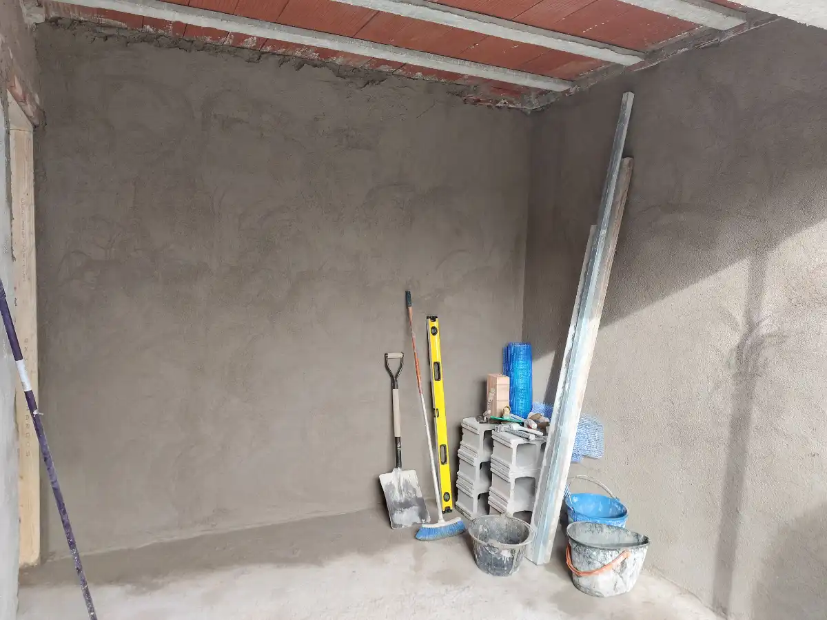 Interior De Casa En Piera Terminando Las Paredes Y Techo Interior