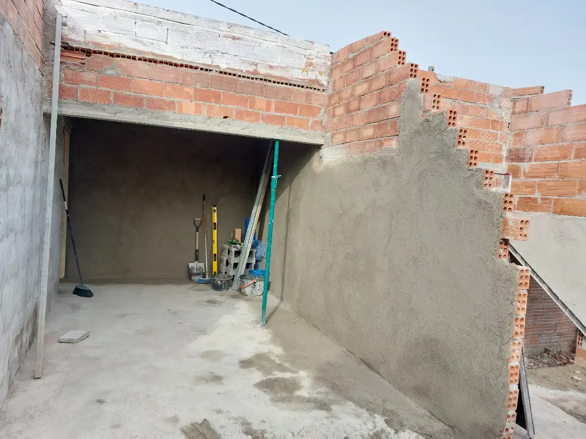 Interior De Casa En Piera Trabajando Las Paredes Y Techo Interior